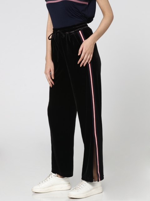 

ONLY Women Black Solid Velvet Trousers