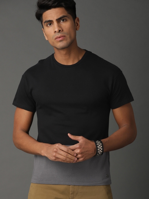 

Roadster Men Black Grey Colourblocked Round Neck Pure Cotton T-shirt