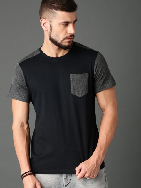 

Roadster Men Navy Blue Solid Round Neck T-Shirt