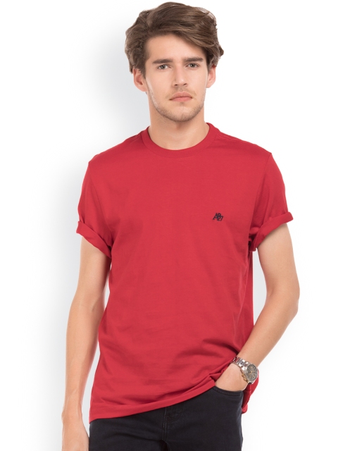 

Aeropostale Men Red Solid Round Neck T-shirt