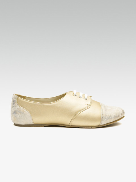 

Carlton London Women Gold-Toned Derbys
