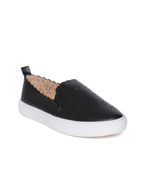 

red pout Women Black Slip-On Sneakers