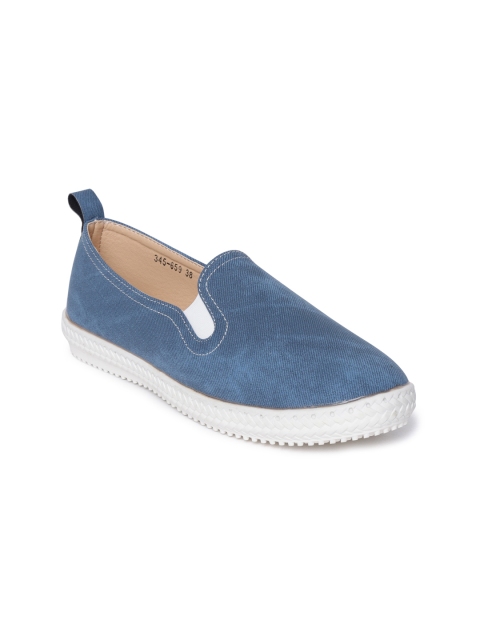 

red pout Women Blue Slip-On Sneakers