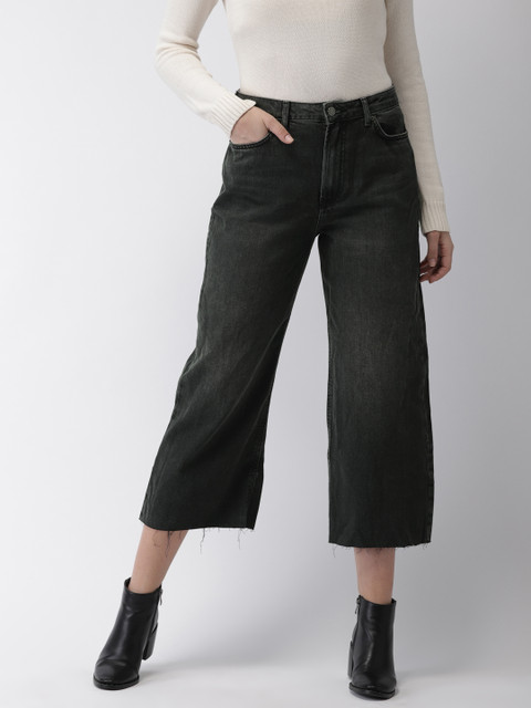 

FOREVER 21 Women Black Flared Mid-Rise 3/4th Cropped Jeans