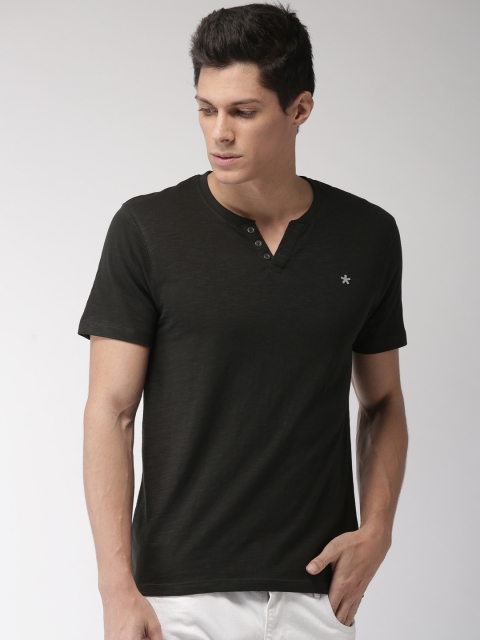 

Celio Men Green Solid Henley Neck T-shirt