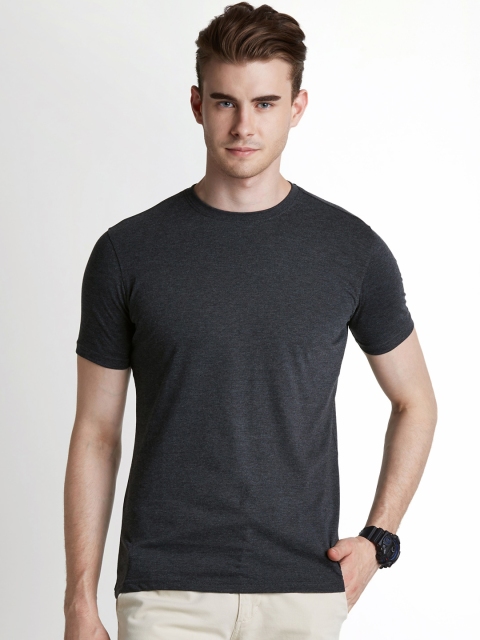 

Spiritus by pantaloons Men Grey Solid Round Neck Pure Cotton T-shirt