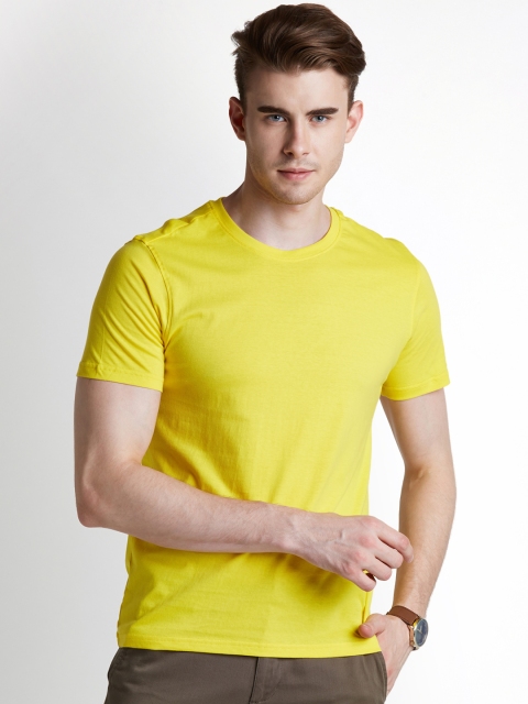 

Spiritus by pantaloons Men Yellow Solid Round Neck Pure Cotton T-shirt