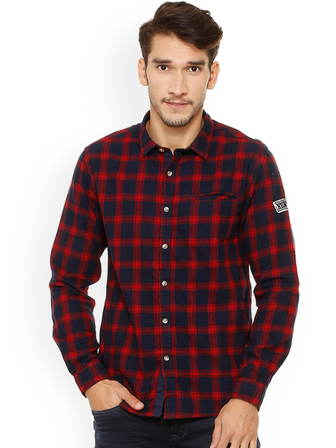 

People Men Red & Navy Blue Regular Fit Checked Casual Shirt