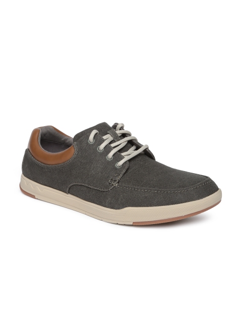 

Clarks Men Olive Green Sneakers