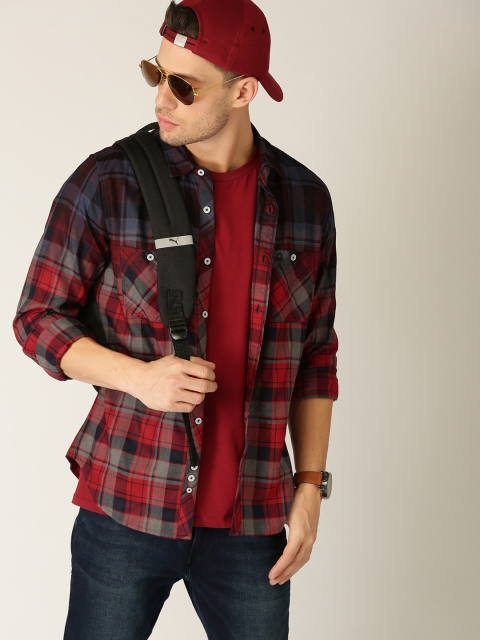 

United Colors of Benetton Men Navy Blue & Red Slim Fit Checked Casual Shirt