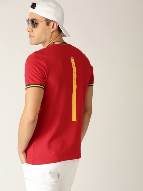 

United Colors of Benetton Men Red Solid Round Neck T-shirt