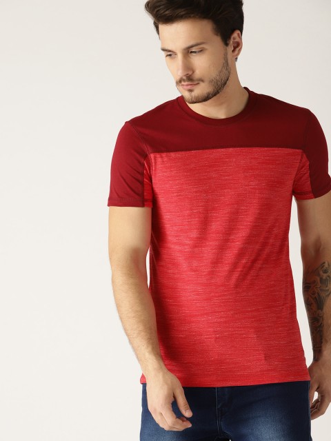 

United Colors of Benetton Men Red & Maroon Colourblocked Round Neck T-shirt