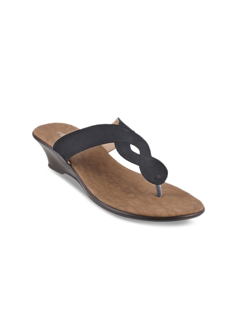 

Metro Women Black Solid Sandals