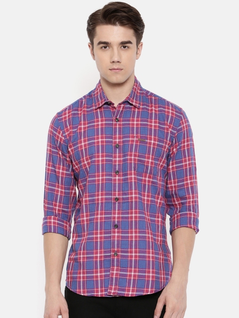 

Wrangler Men Blue & Red Slim Fit Checked Casual Shirt