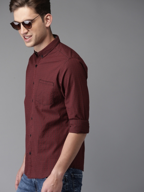 

HERE&NOW Men Red & Black Regular Fit Checked Casual Shirt
