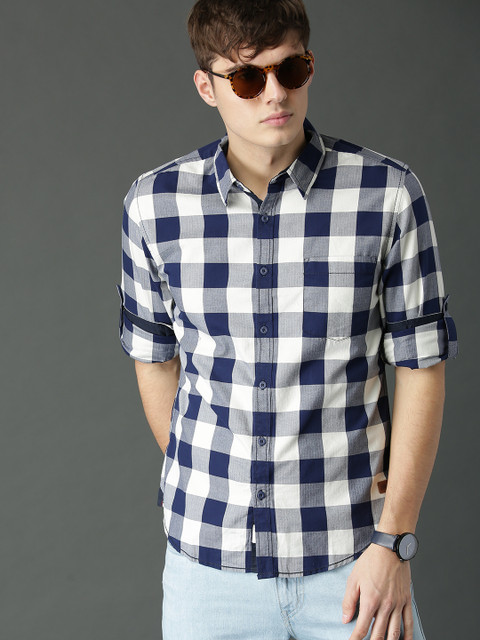 

Roadster Men Navy Blue & White Regular Fit Checked Casual Shirt