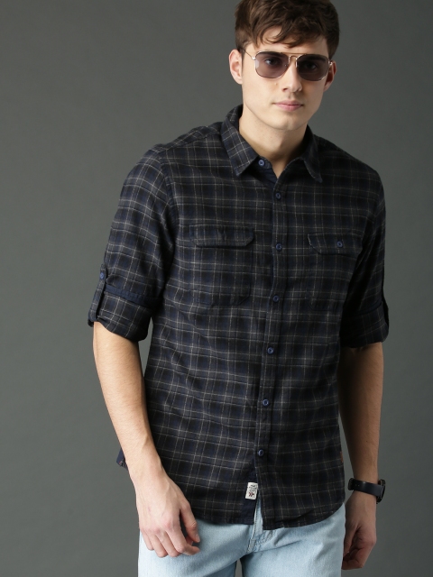 

Roadster Men Black & Grey Regular Fit Checked Casual Shirt