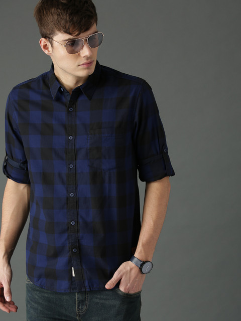 

Roadster Men Navy Blue & Black Regular Fit Checked Casual Shirt