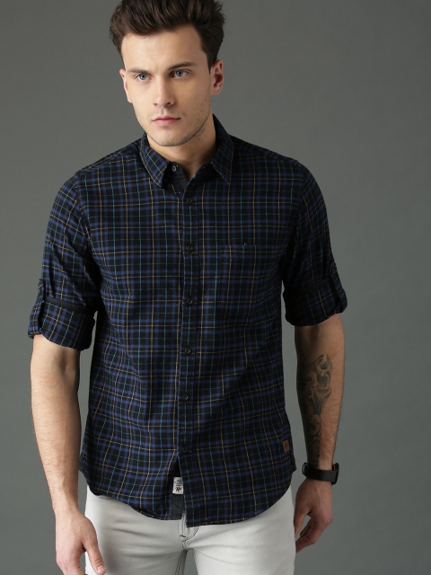 

Roadster Men Black & Navy Blue Regular Fit Checked Casual Shirt