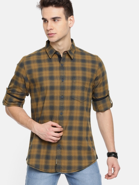 

Roadster Men Khaki & Blue Regular Fit Checked Casual Shirt