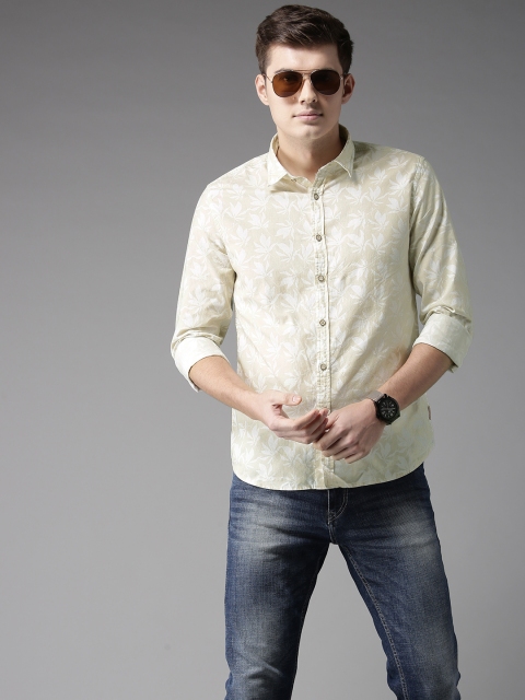 

Flying Machine Men Beige & White Regular Fit Printed Casual Shirt