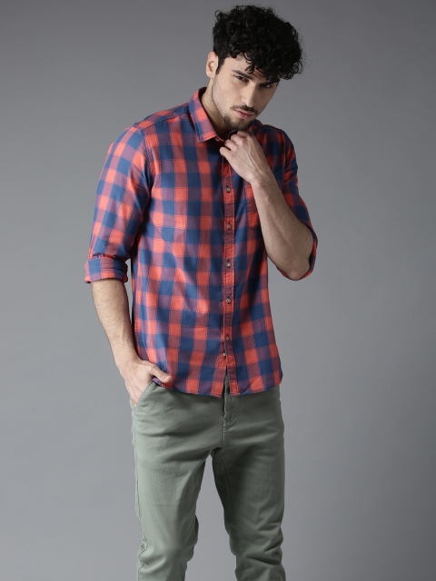 

Flying Machine Men Coral Red & Blue Regular Fit Checked Casual Shirt