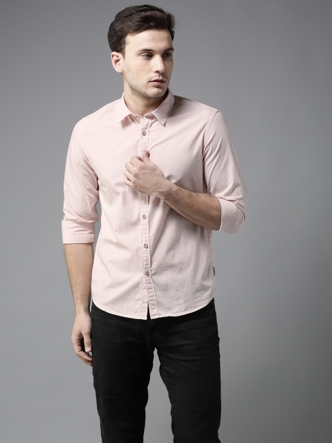

Flying Machine Men White & Pink Regular Fit Checked Casual Shirt