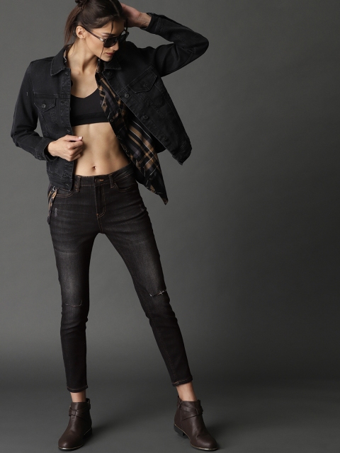 

Roadster Women Black Skinny Fit Mid-Rise Slash Knee Stretchable Crop Jeans
