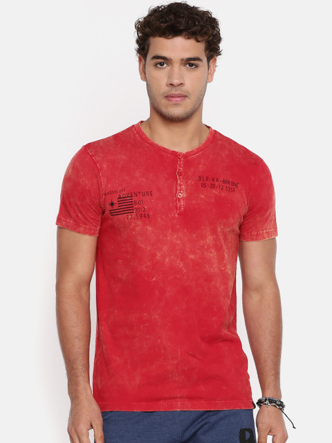

Breakbounce Men Red Printed Henley Neck T-shirt