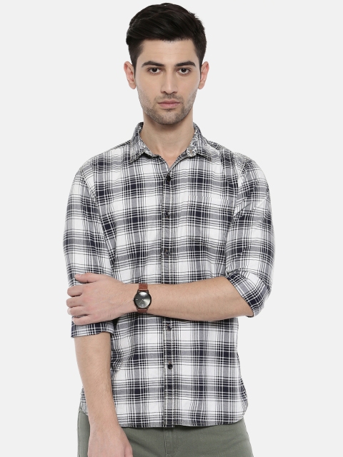 

Breakbounce Men White & Black Slim Fit Checked Casual Shirt