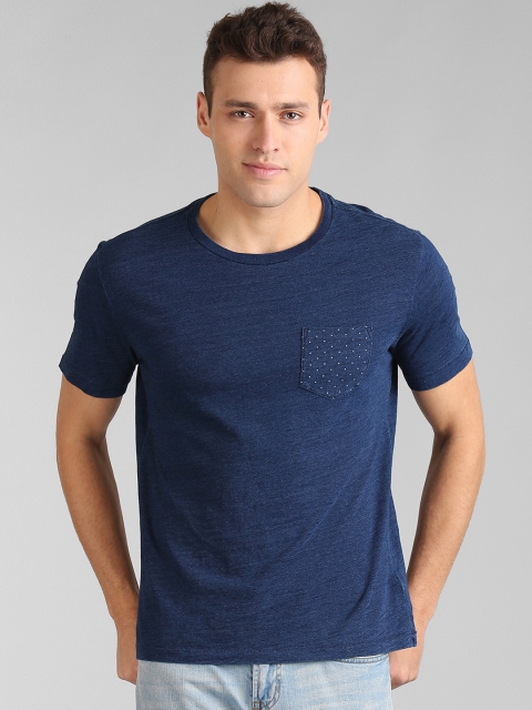 

GAP Men Indigo Print Crew Neck Pocket T-Shirt, Navy blue