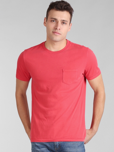 

GAP Men Red Solid Round Neck T-shirt