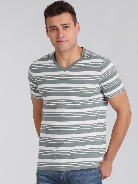 

GAP Men Everyday V-Neck Striped T-shirt, Grey