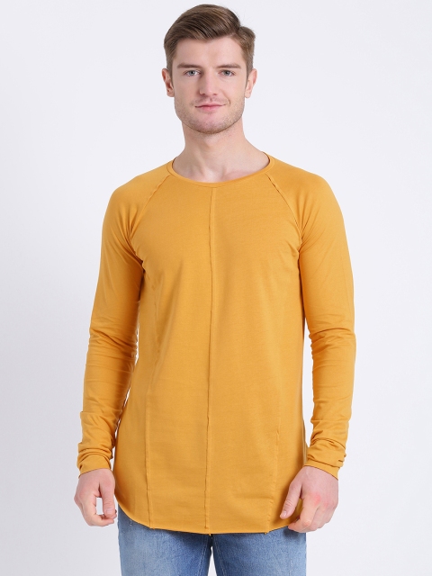 

Tinted Men Mustard Solid Round Neck T-shirt