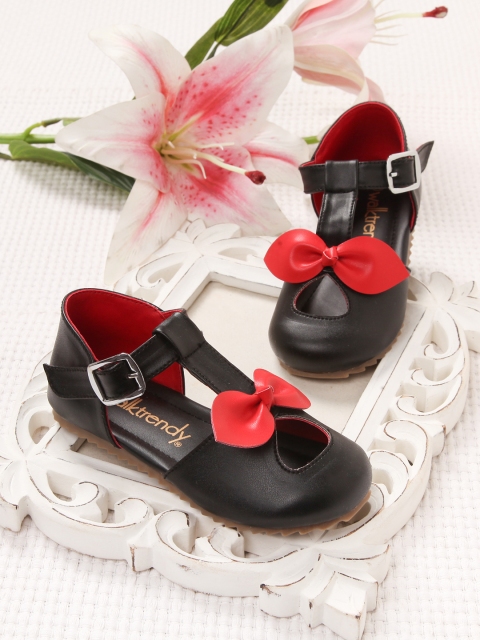 

Walktrendy Girls Black Solid Synthetic Ballerinas