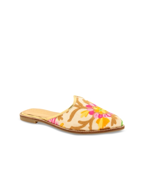 

Siendo Desi Women Beige Woven Design Synthetic Mules