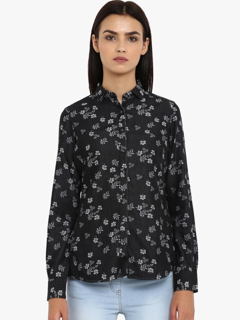 

Park Avenue Women Black & Off-White Regular Fit Printed Casual Shirt