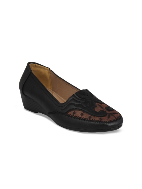 

pelle albero Women Black Woven Design Pumps