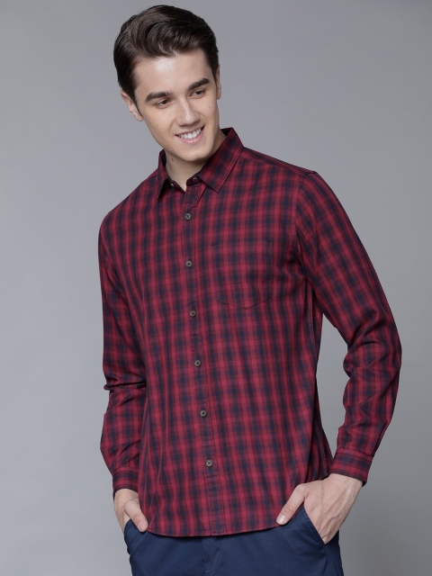 

LOCOMOTIVE Men Pink & Navy Blue Slim Fit Checked Casual Shirt