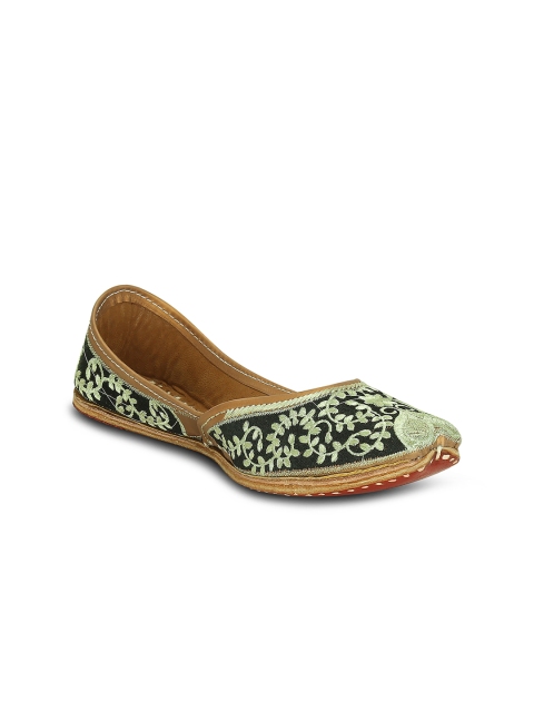 

Get Glamr Women Black Woven Design Mojaris