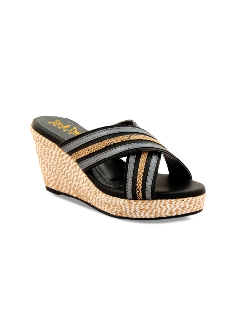 

Siendo Desi Women Black Striped Sandals