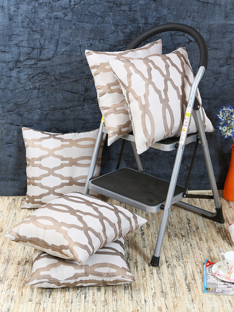 

RANGRAGE Gold-Toned Set of 5 Geometric Square Cushion Covers