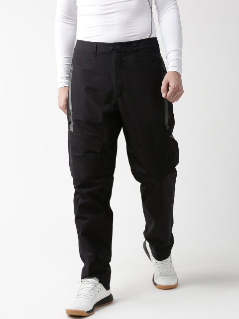 

The North Face Men Black Solid Relaxed Fit GTX 2 IN 1 - AP Trackpants