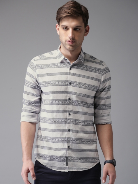 

Bene Kleed Men Off-White & Blue Printed Casual Shirt