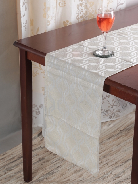 

RANGRAGE Gold-Toned & Cream-Coloured Geometric Table Runner