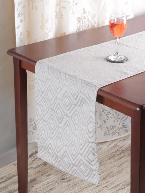 

RANGRAGE Cream-Coloured & Gold-Toned Geometric Table Runner