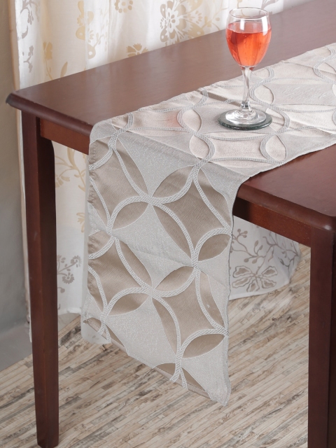 

RANGRAGE Gold-Toned & Cream-Coloured Geometric Table Runner