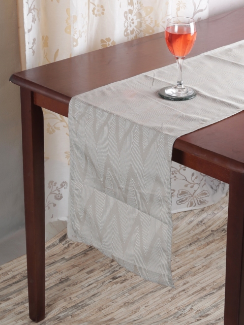

RANGRAGE Cream-Coloured & Gold-Toned Geometric Table Runner
