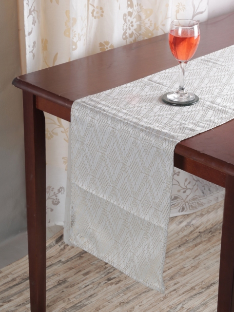 

RANGRAGE Gold-Toned & White Geometric Table Runner