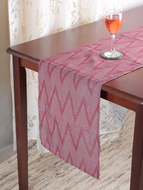 

RANGRAGE Maroon & White Geometric Table Runner